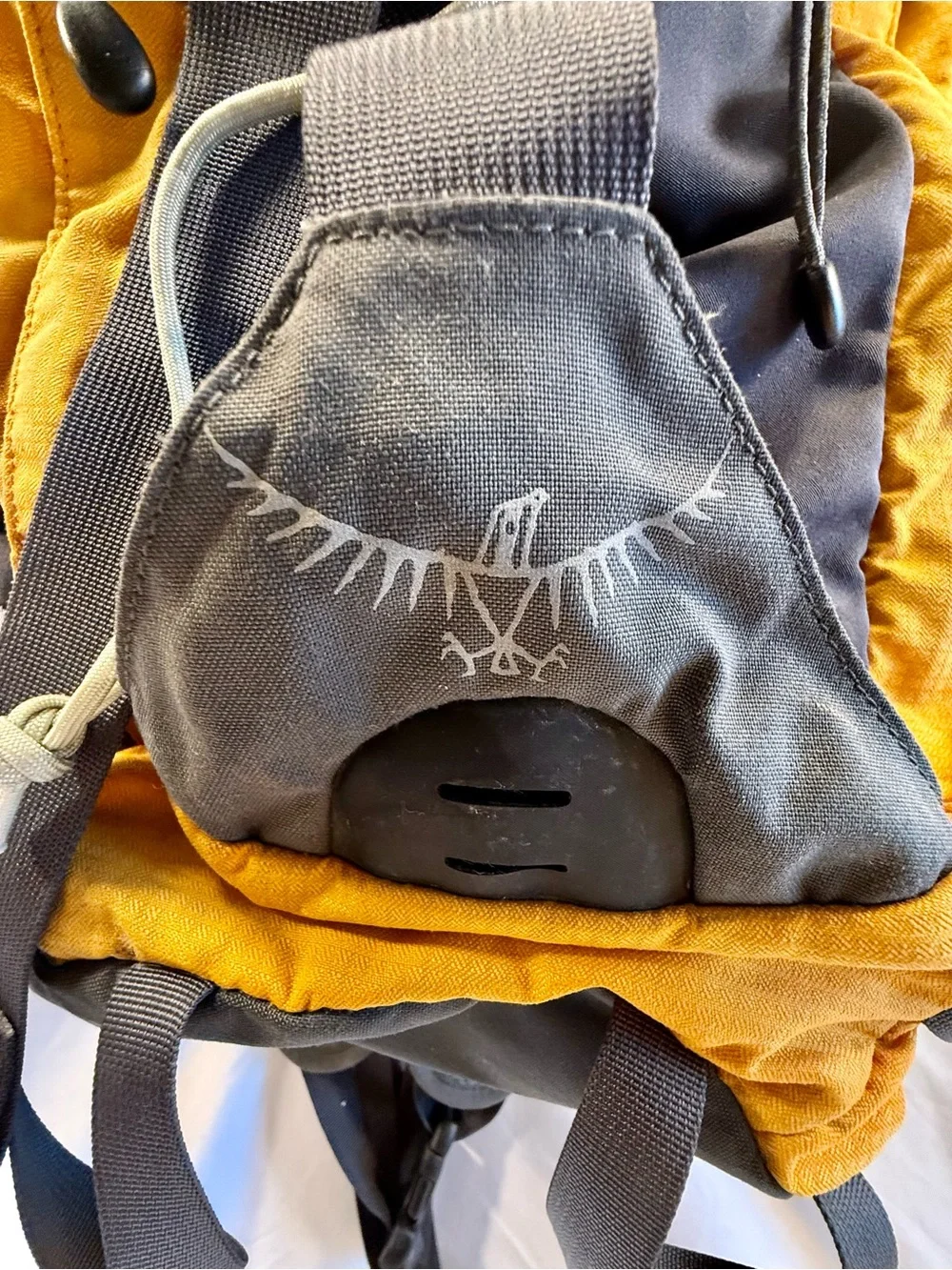 Osprey Stratos 18 Aircore Backpack, Ventilated Back, Hip Belt Lightweight Hiking